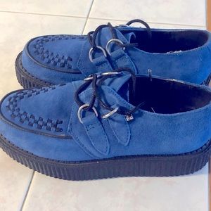 Blue creepers